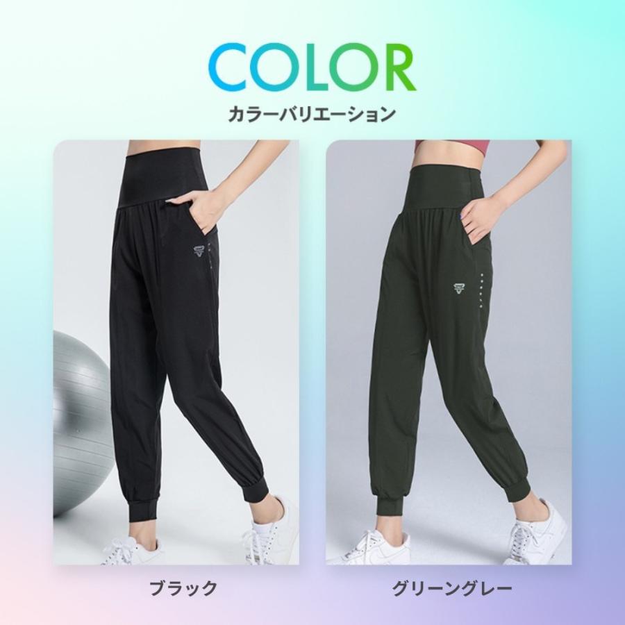 ブラックとグリーングレーのジョガーパンツ着用例